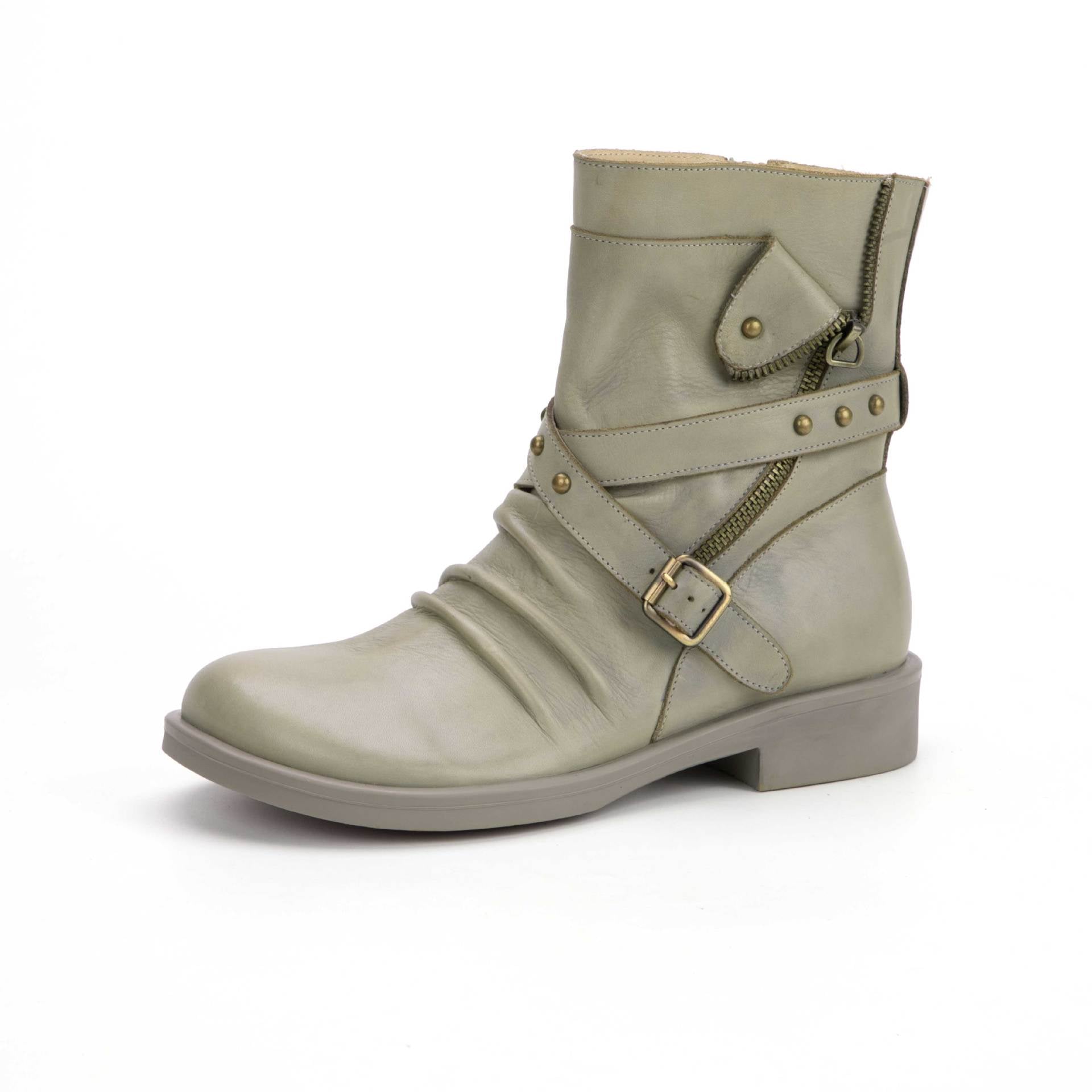 Autumn Street Queen: Nubuck Rivet Lace-Up Ankle Boots – Wild Meets Refined Elegance
